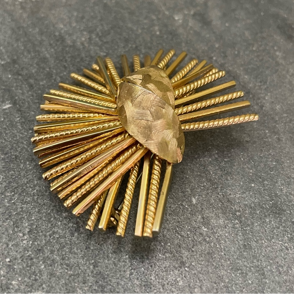 Vintage Christian Dior Grosse Radiant Gold Brooch - Picture 9 of 10
